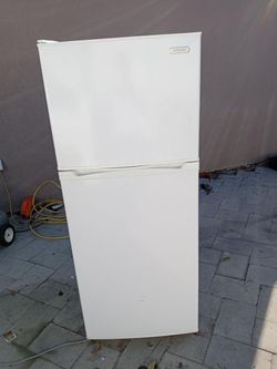 White Vissani refrigerator $350