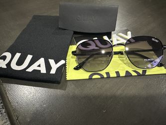 Quay Sunglasses brand new never worn includes case