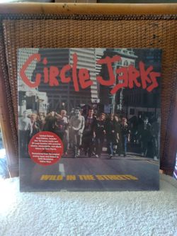 Circle Jerks - Wild in the Streets. On Yellow colored vinyl. 40th Anniversary Edition. With Bonus Songs and 20 Page Booklet. Remastered - New Sealed