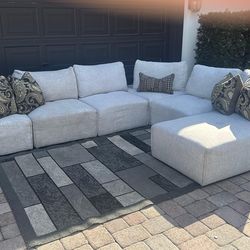 Sectional/Modular Sofa Rooms to go Laney Park Beige/Gray 6 Pieces