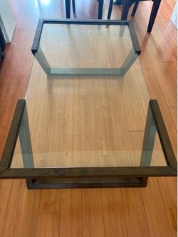 Mesa de centro moderna de vidrio templado y madera – Excelente estado