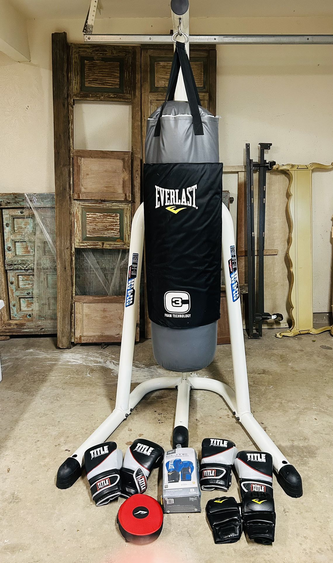 Power Strike Exerforce Stand, Everlast C3 Punching Bag and gloves