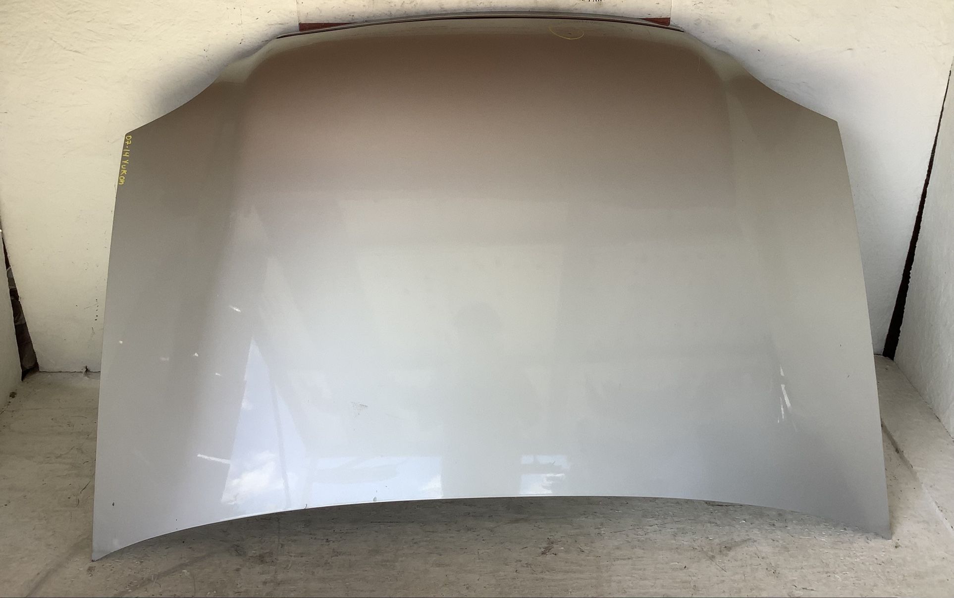 2007 2014 GMC Yukon hood (10V)