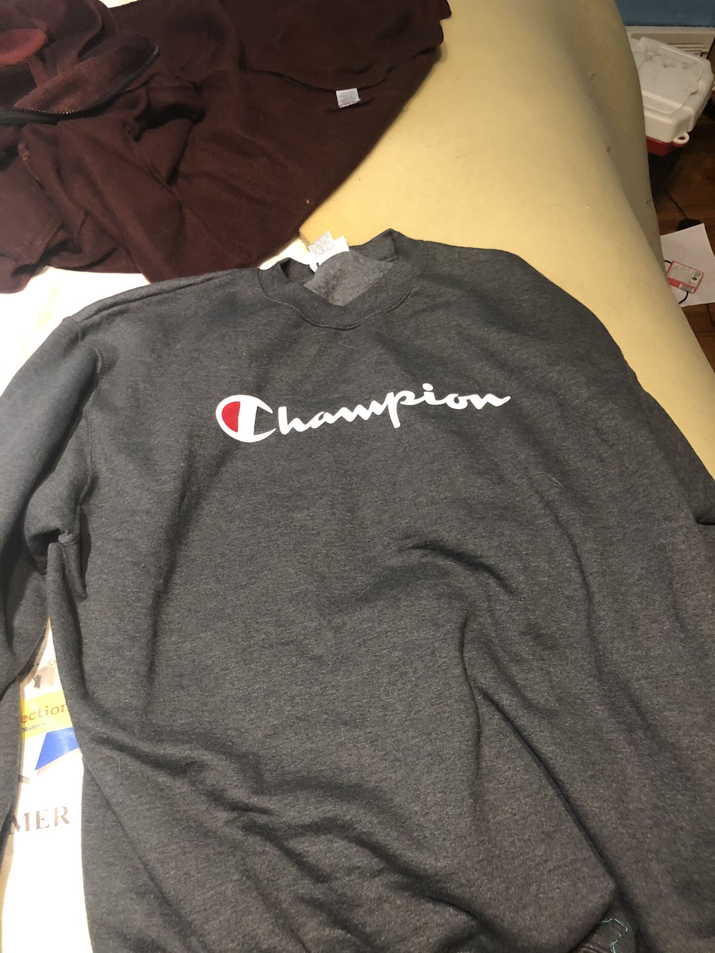 Champion Crewneck (XL)