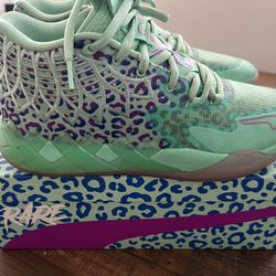 Men’s Basketball Shoes - Size 10.5