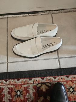 MEN'S CALVIN KLEIN WHITE SHOES SIZE 9 BRAND NEW