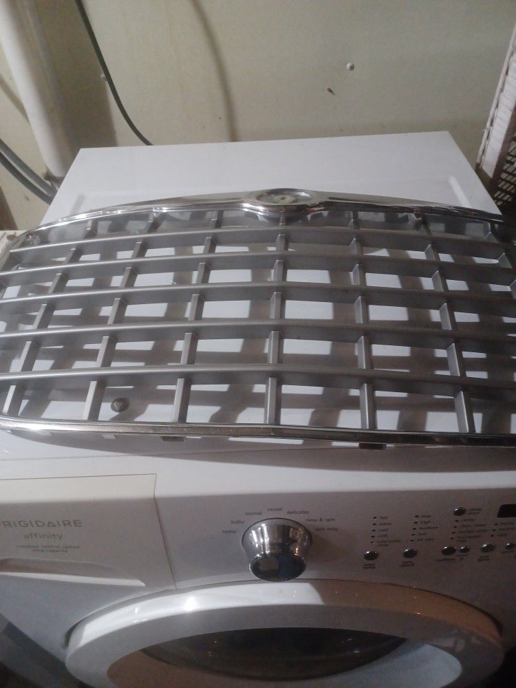 Grille 2005 To 2010 Chrysler 300.