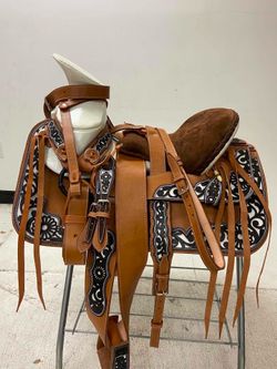 Montura charra de cuero lasser
