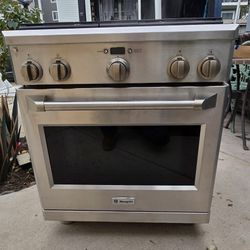 Monogram 30" Dual-Fuel Professional Range with 4 Burners