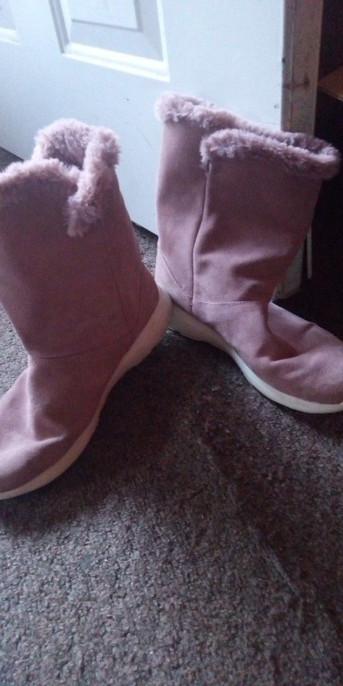 Woman's Boots Good Condition Size 11$8.00