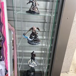 Gaming statues 