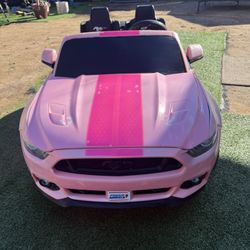 Ride-On Car (mustang)