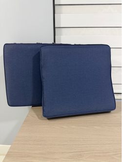Two Water-resistant outdoor cushion/ cojin resistante al again