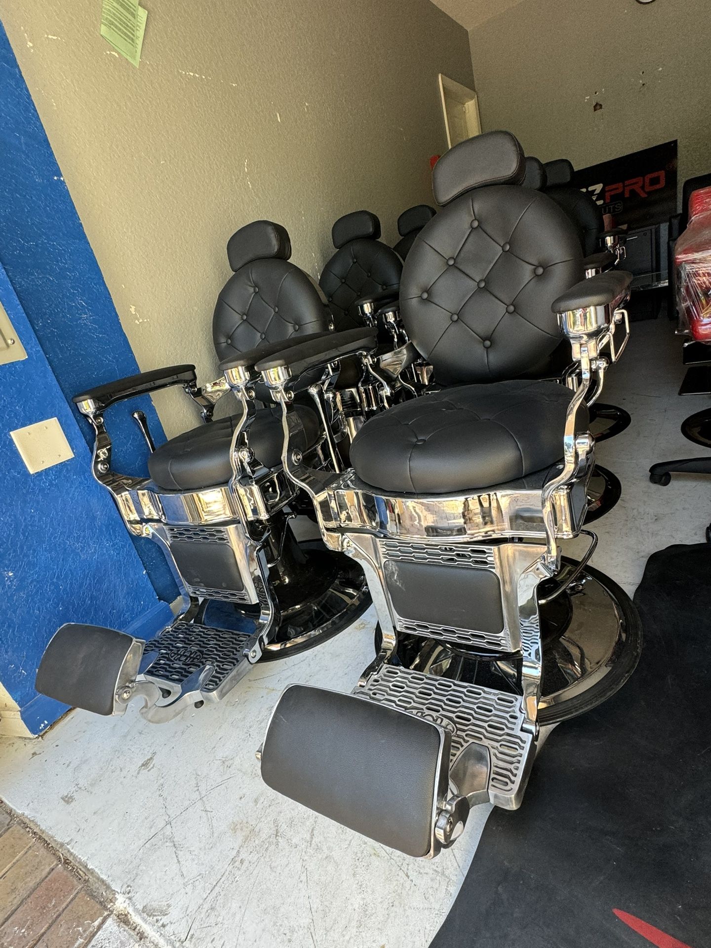 BARBER CHAIRS 6 BRAND NEW