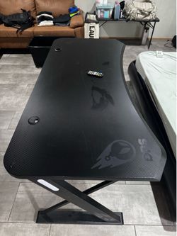 Gaming desk