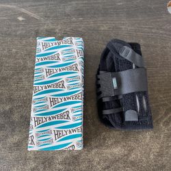 Titan Wrist Single-Pull Lace Closure / Hook and Loop Strap Closure  Brace 450RT