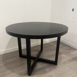 BLACK CIRCLE DINING ROOM TABLE - Target