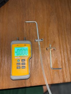 UEI Manometer