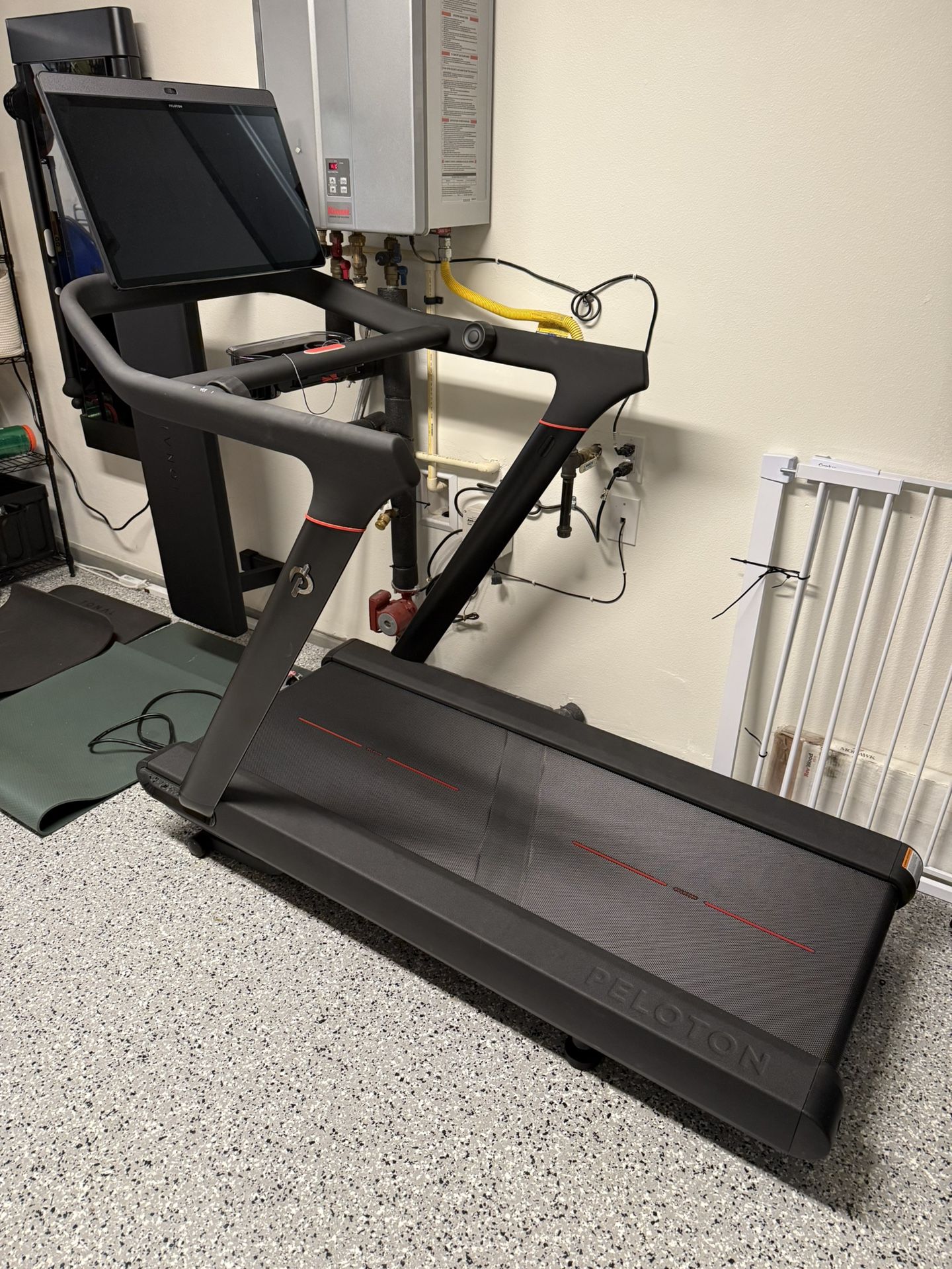 Peloton Treadmill Used Less Than 10 Times