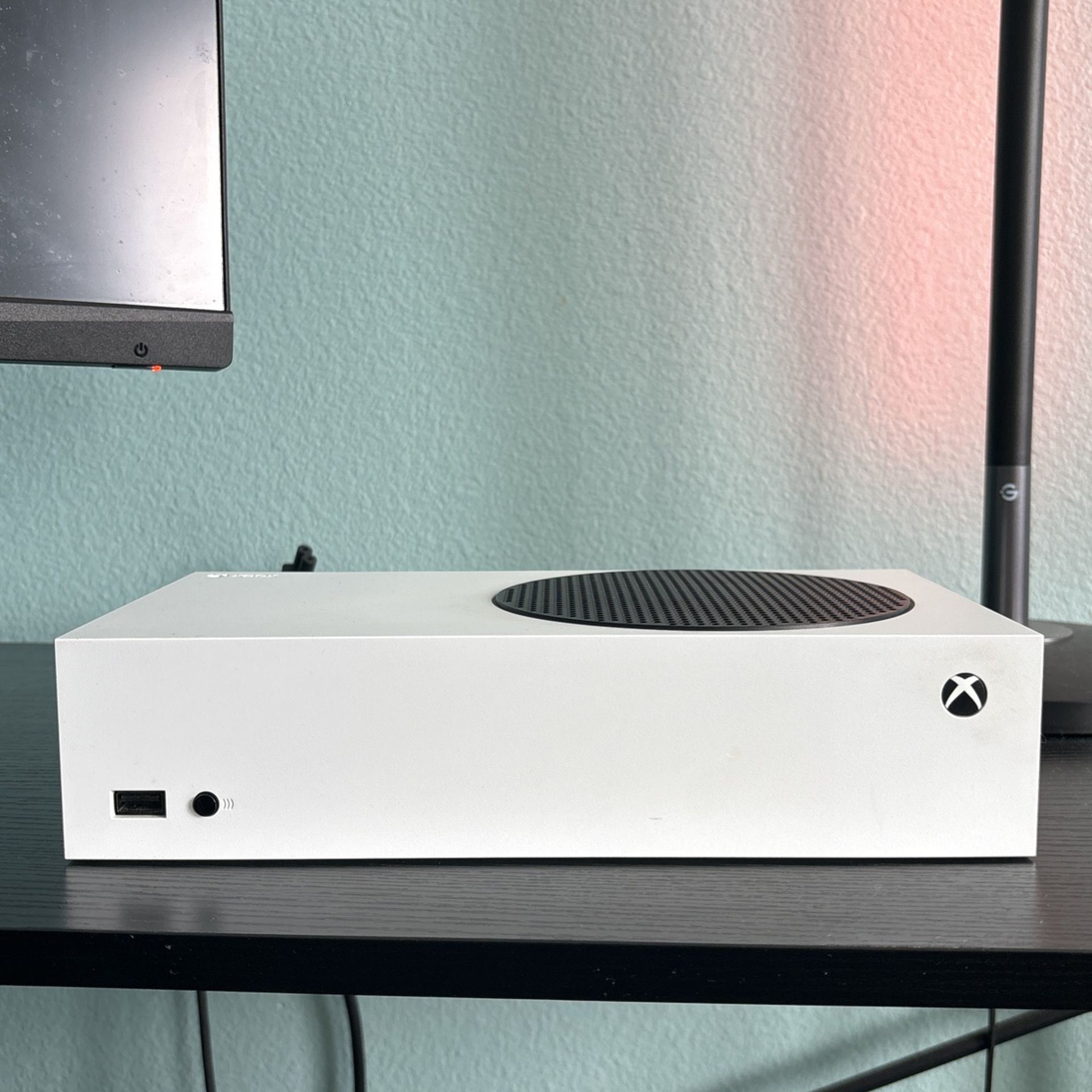 Xbox Series S 512gb - No Controller - Price Negotiable