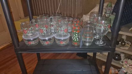 itle: 26-Piece Vintage Christmas Glassware Set - Poinsettia & Hollyitle: 26-Piece Vintage Christmas Glassware Set - Poinsettia & Holly