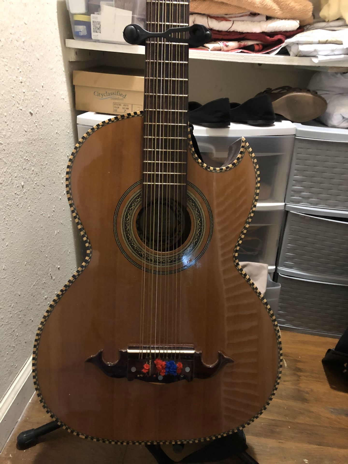 Guitarra bojo sexto o 12 cuerdas