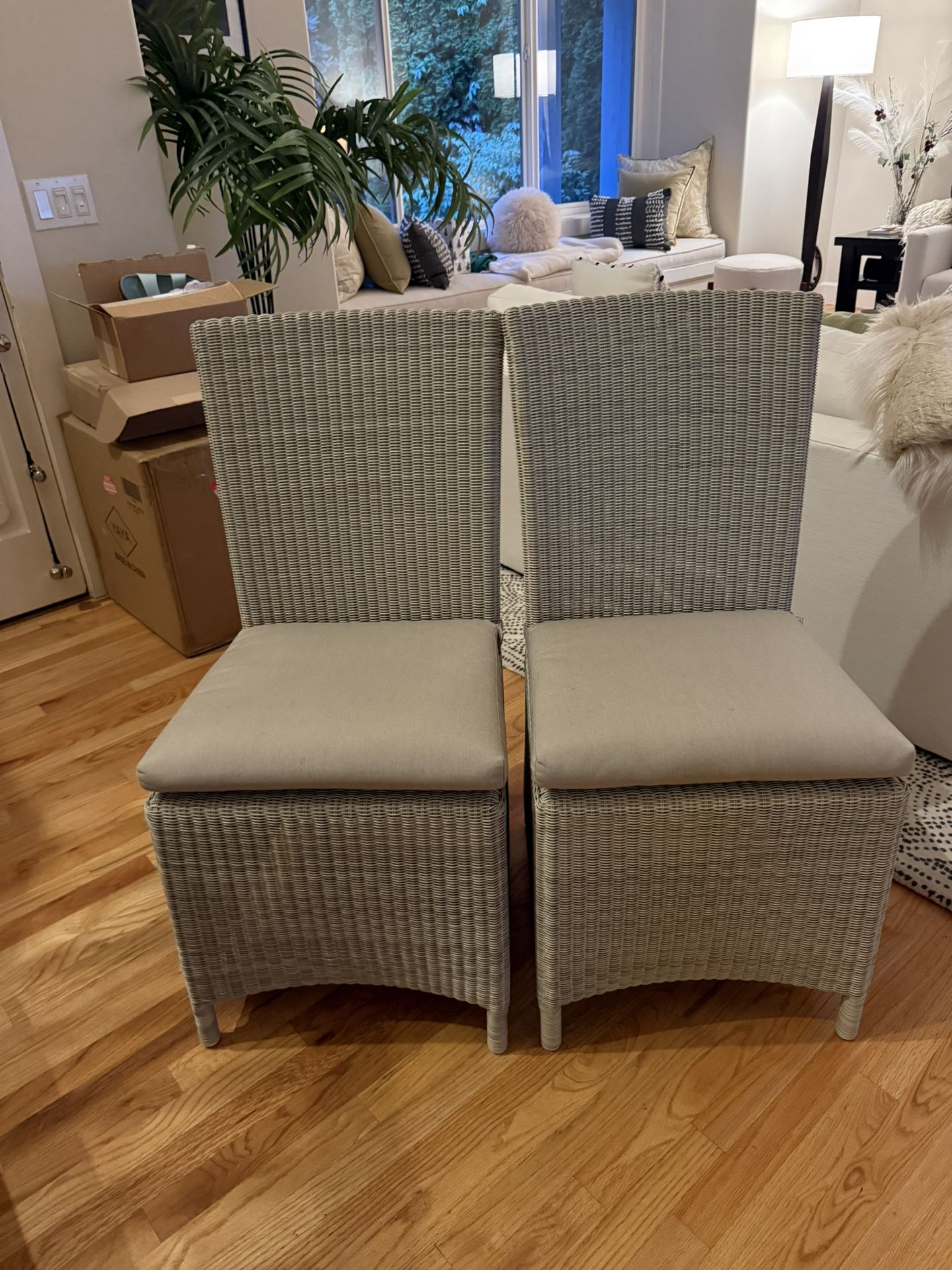 Crate And Barrel Set Of 6 I Door Outdoor Chairs