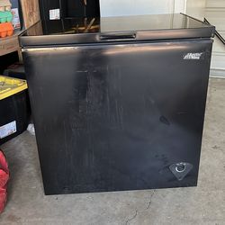 Arctic king mini fridge