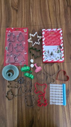 Cookie cutters, new and used, different sizes and shapes. Metal and plastic. Cortadores de galletas, nuevos y usados, diferentes tamaños y figuras. De