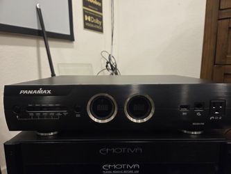 Panamax M5300-PM 11-Outlet Home Theater Power Conditioner
