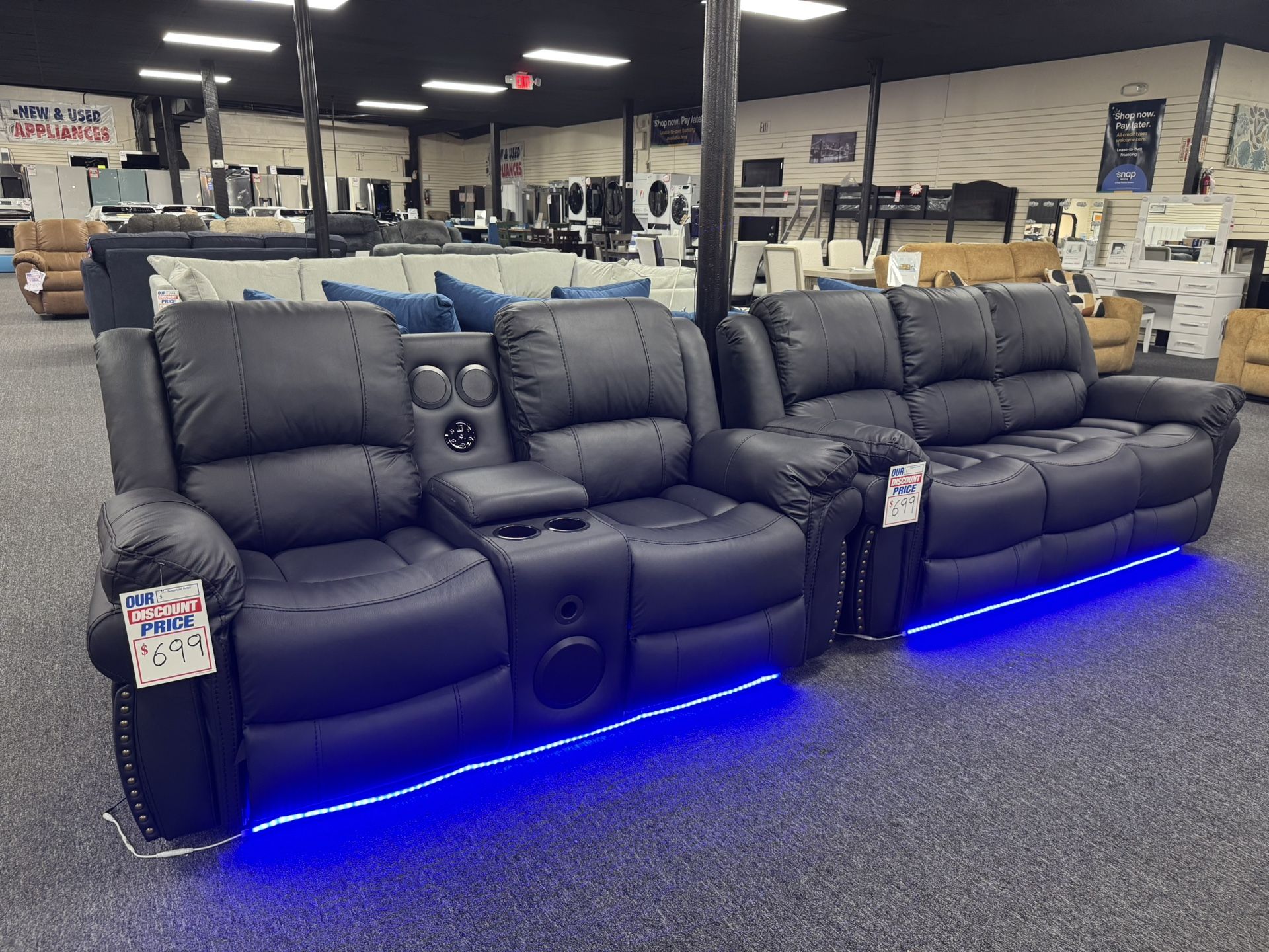 Reclining Sofa & Loveseat W/Speaker. 🚚WE DELIVER🚚