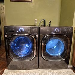 LG  Washer and Dryer (Good  Condition)
//
Lavadora y secadora LG (Buenas condiciones)