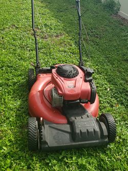 Self-Propelled Lawn Mower/Podadora