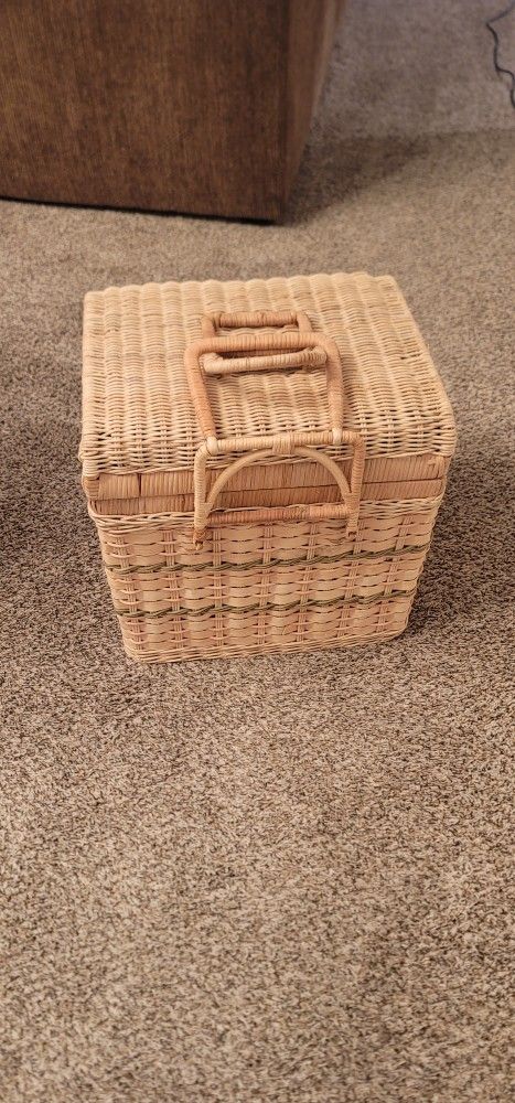 Vintage Wicker Picknick Basket