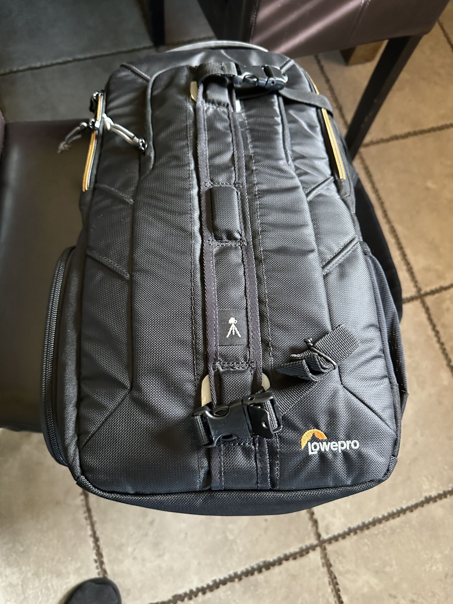 Lowepro 250 AW Sling  Edge Shot Camera Bag