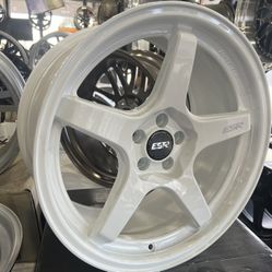 18” ESR Gloss White Wheels  Set of 4 Brand New in Box.  18x9.5” Rims Size