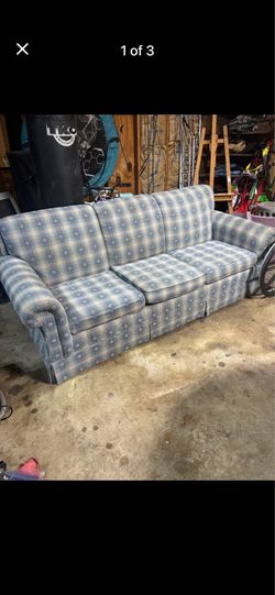Couch blue