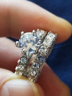 Gorgeous WOMAN'S round cut wedding engagement promises ring size 5