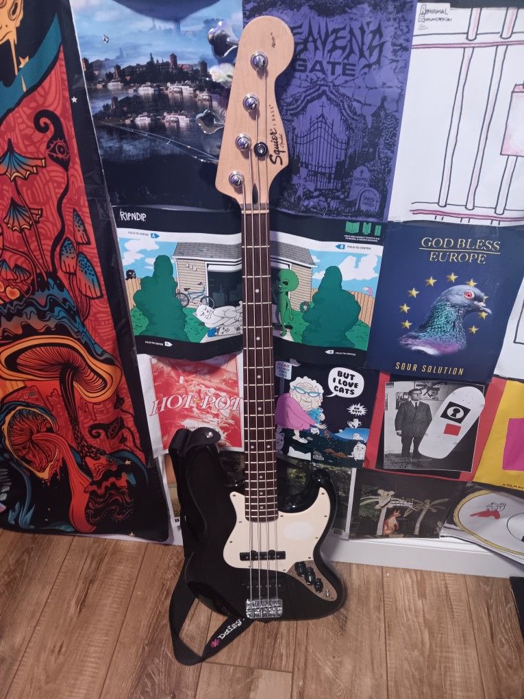 Squier J Bass