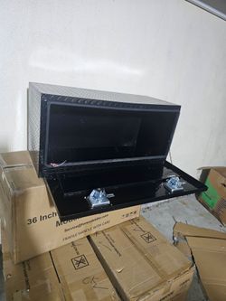 NEW UNDER TOOL BOX TRUCK 30"X16×17 ALUMINUM DIAMOND
24"×16×17 ALUMINUM DIAMOND INCLUDING SET KEYS,FOR ANY QUESTION TEXT ME PLEASE SE HABLA ESPAÑOL