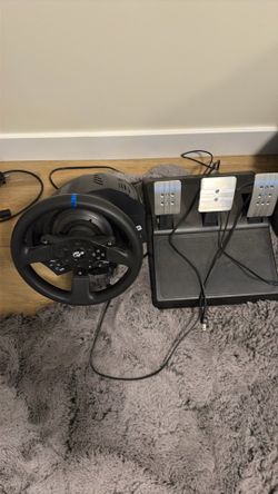 Thrustmaster t300 w/pedals and desk clamp