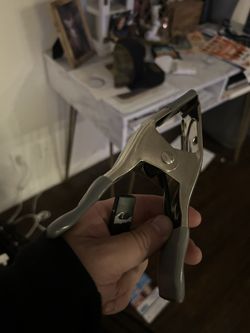 Pittsburgh 1″ Steel Spring Clamp – Heavy‑Duty, Vinyl Handle