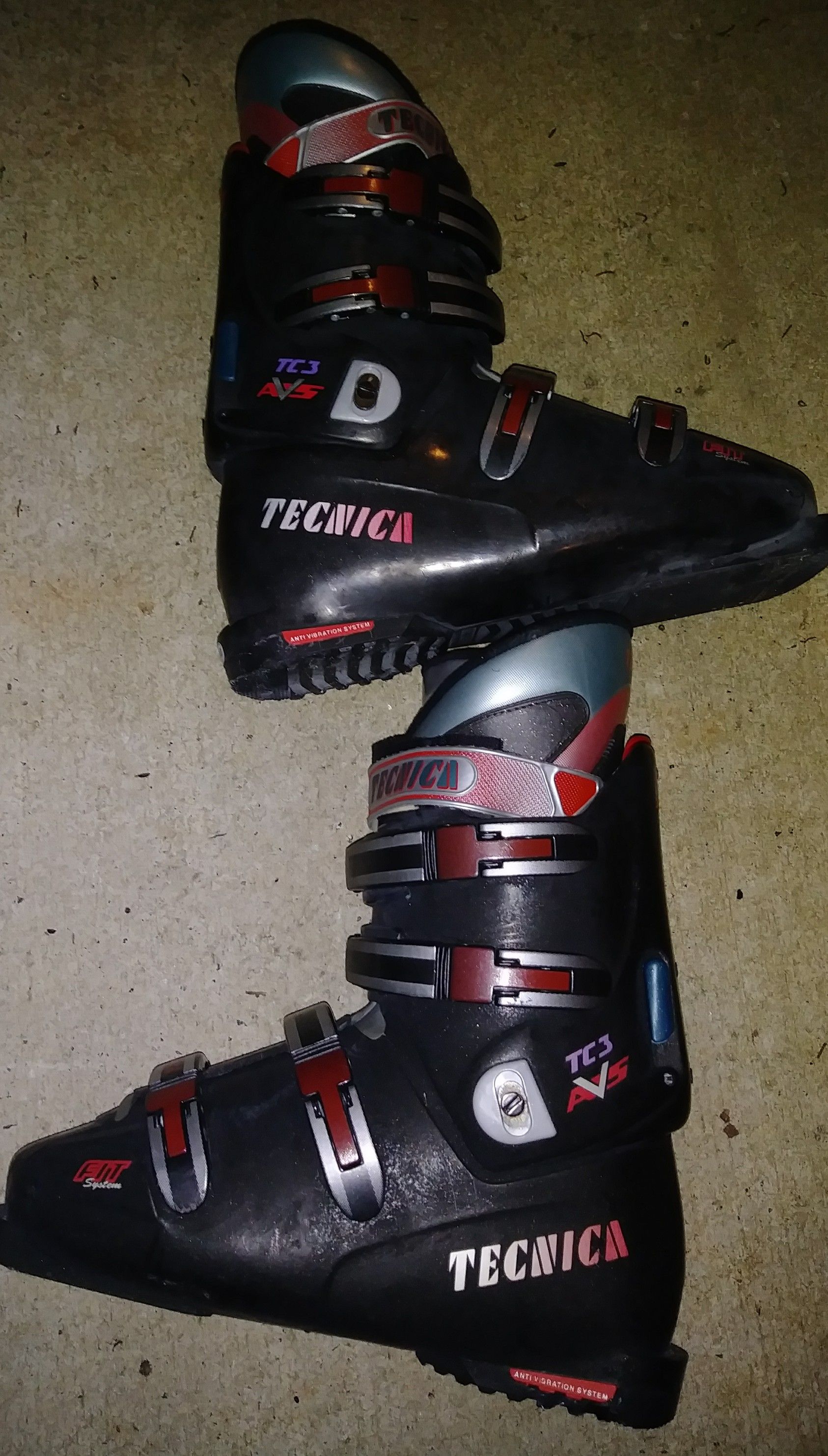 Mens Tecnica Ski Boots AVS TC3 with Flex and incline control size 11 to 11.5
