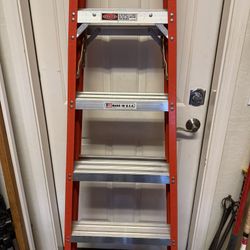 6ft  A Ladder