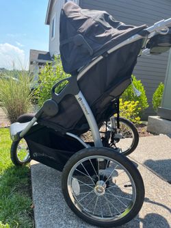 Double jogging stroller