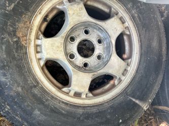 Only one Chevy wheels