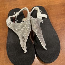 Woman’s Skechers Yoga Foam Bling Sandals Shipping Avaialbe 