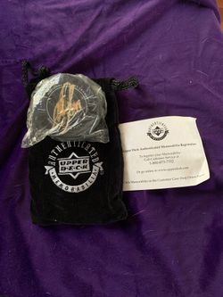 Authenticated Upper Deck Jonathan Toews Signed Gold Puck