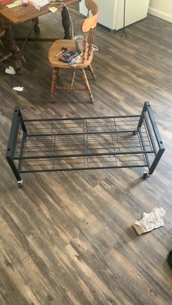 Shoe rack with wheels