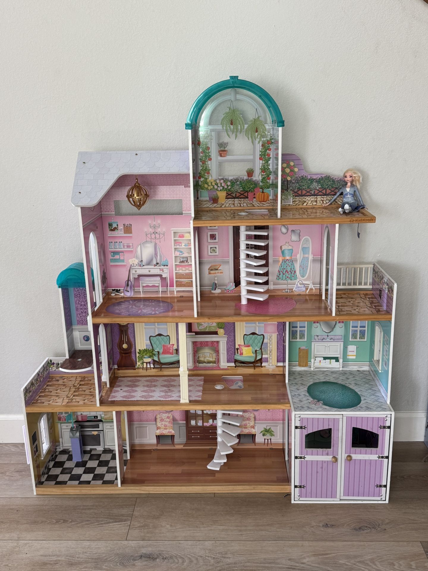 4 Story Doll House / Barbie Dream house